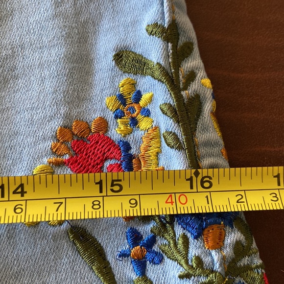 NWT light blue denim cutoffs in size L - Picture 10 of 11